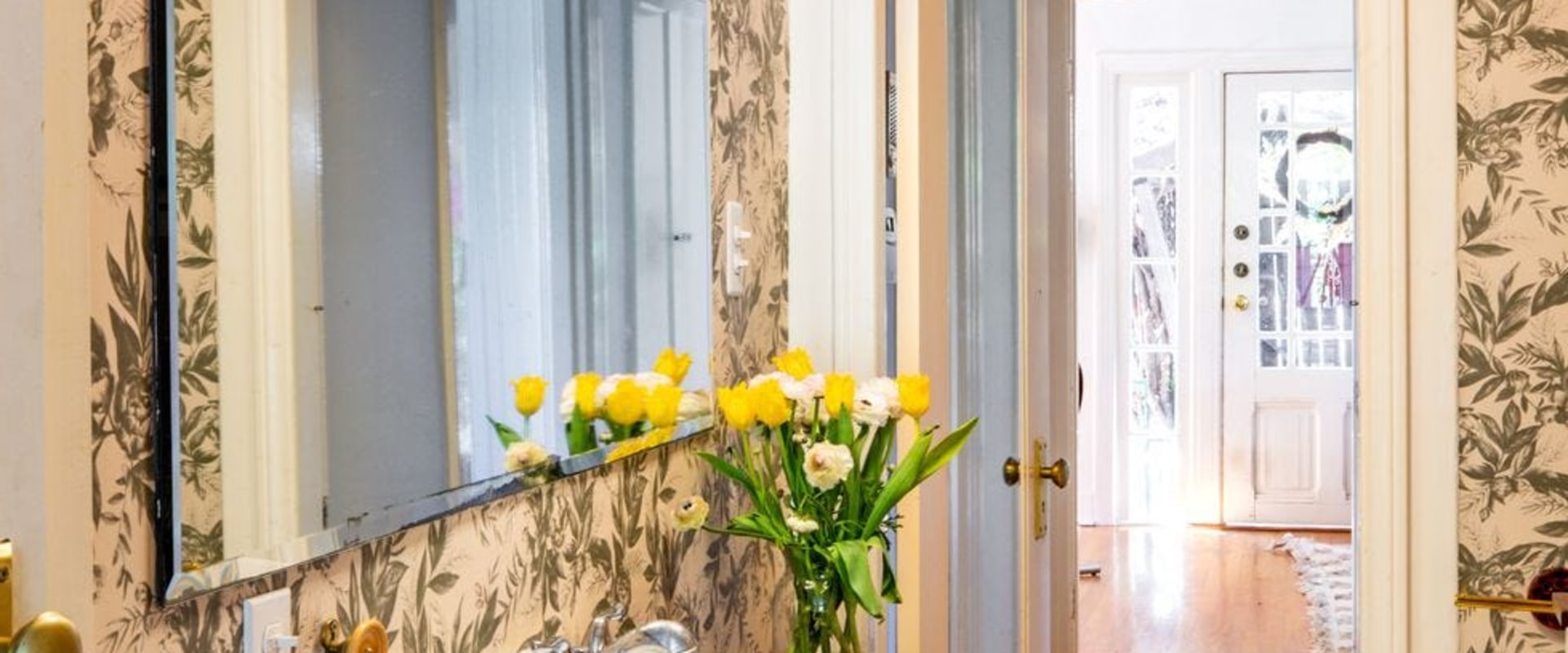 Small Bathroom Design Ideas: Transform Your Space with These Tips and Tricks
